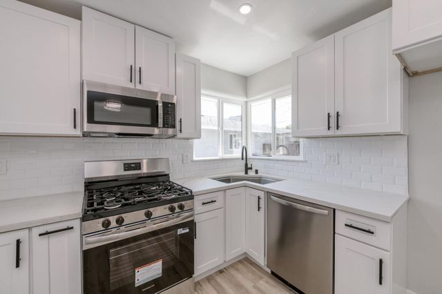1025 W Fedora Avenue, Fresno, CA 93705