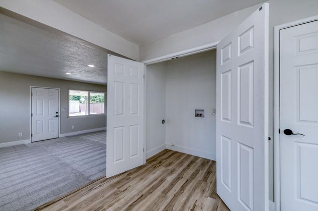 1025 W Fedora Avenue, Fresno, CA 93705