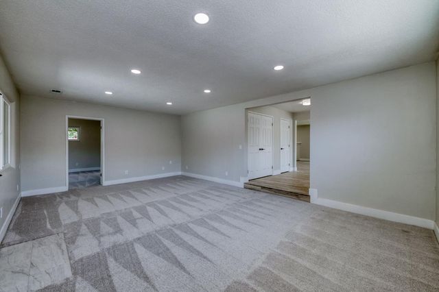 1025 W Fedora Avenue, Fresno, CA 93705