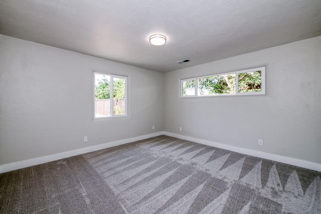 1025 W Fedora Avenue, Fresno, CA 93705