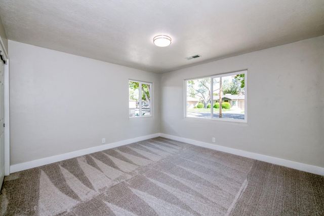 1025 W Fedora Avenue, Fresno, CA 93705