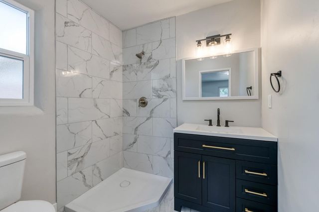 1025 W Fedora Avenue, Fresno, CA 93705