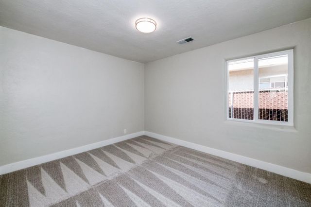 1025 W Fedora Avenue, Fresno, CA 93705