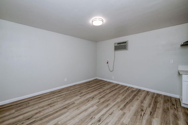 1025 W Fedora Avenue, Fresno, CA 93705