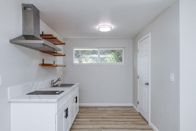 1025 W Fedora Avenue, Fresno, CA 93705