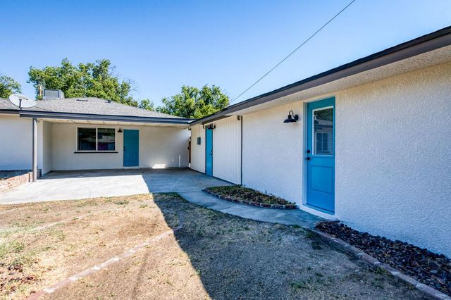 1025 W Fedora Avenue, Fresno, CA 93705