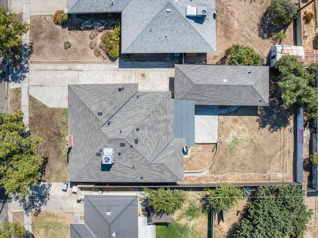 1025 W Fedora Avenue, Fresno, CA 93705