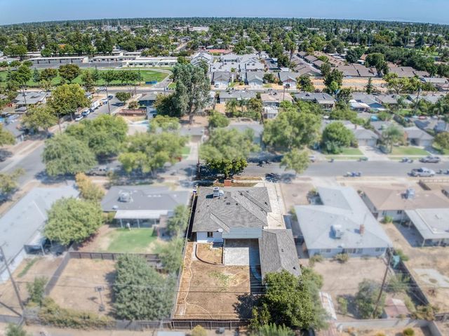 1025 W Fedora Avenue, Fresno, CA 93705