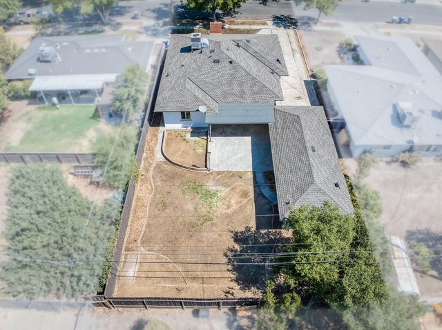 1025 W Fedora Avenue, Fresno, CA 93705
