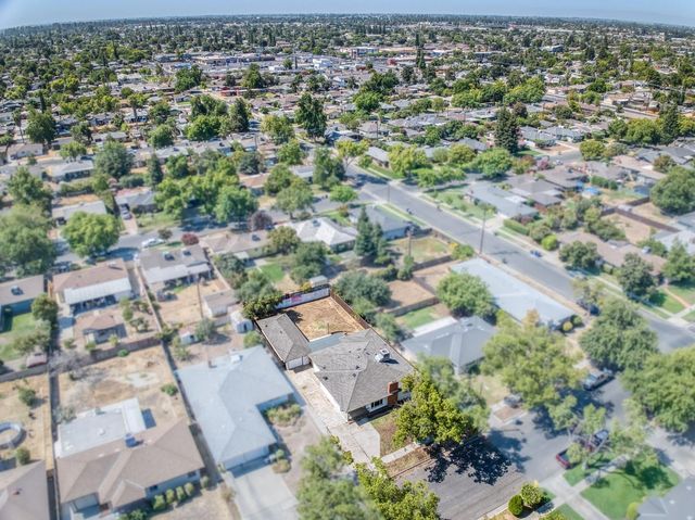 1025 W Fedora Avenue, Fresno, CA 93705