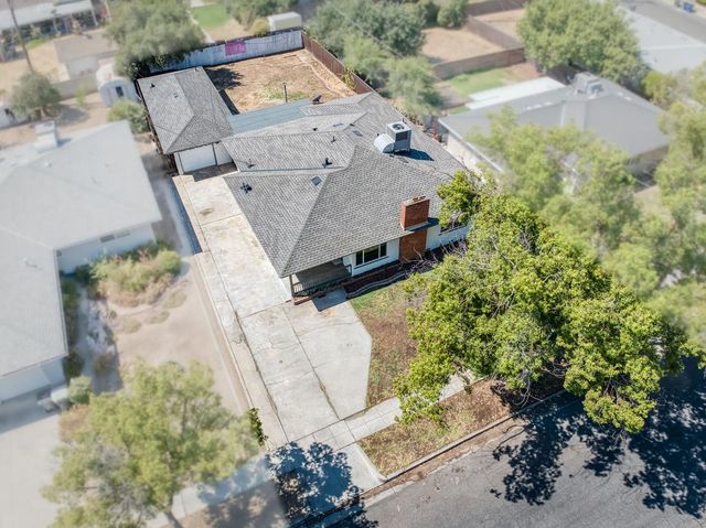 1025 W Fedora Avenue, Fresno, CA 93705