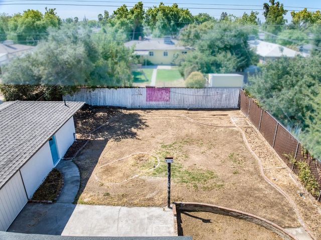 1025 W Fedora Avenue, Fresno, CA 93705