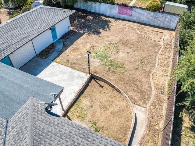 1025 W Fedora Avenue, Fresno, CA 93705