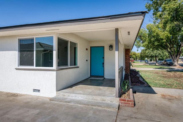 1025 W Fedora Avenue, Fresno, CA 93705