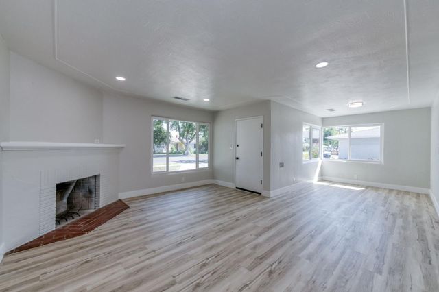 1025 W Fedora Avenue, Fresno, CA 93705