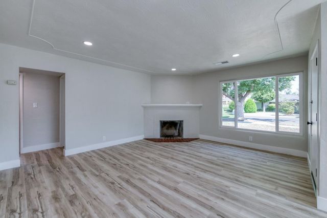 1025 W Fedora Avenue, Fresno, CA 93705