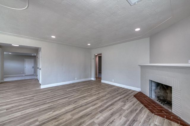 1025 W Fedora Avenue, Fresno, CA 93705
