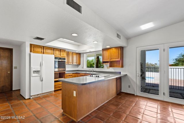 4581 N Avenida Del Cazador, Tucson, AZ 85718