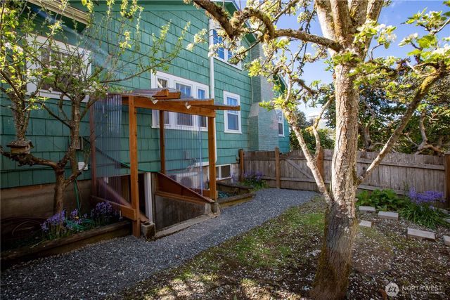 819 Midway Avenue NW, Olympia, WA 98502