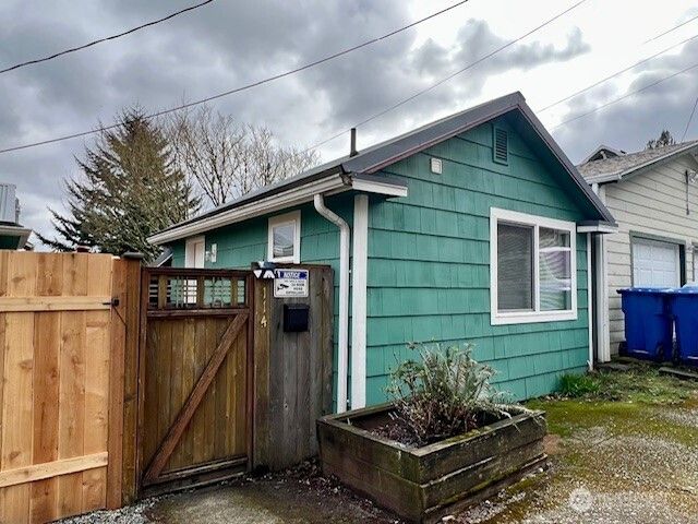 819 Midway Avenue NW, Olympia, WA 98502