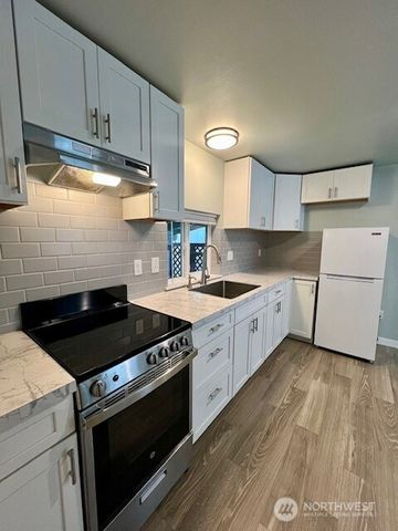 819 Midway Avenue NW, Olympia, WA 98502