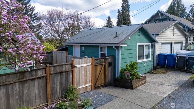819 Midway Avenue NW, Olympia, WA 98502