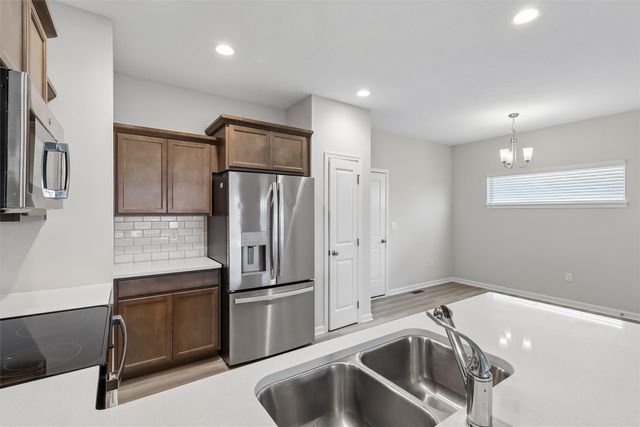 1283 S 91st Street, West Des Moines, IA 50266