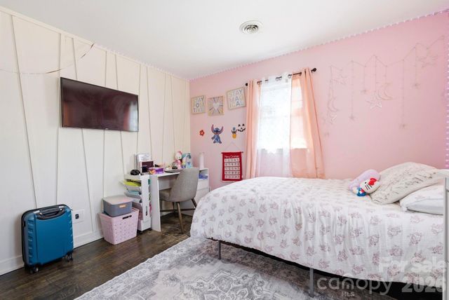 701 E Iowa Avenue, Bessemer City, NC 28016