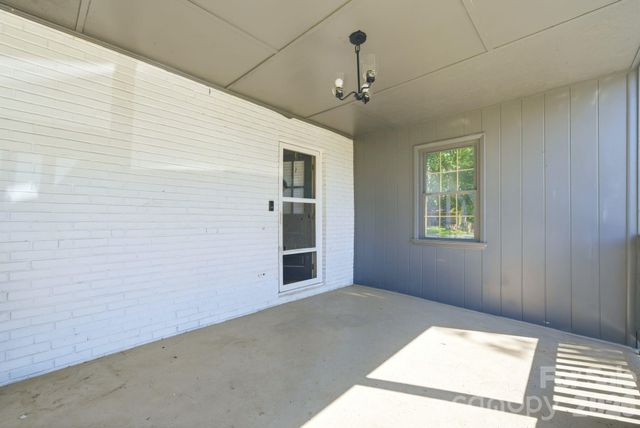 701 E Iowa Avenue, Bessemer City, NC 28016
