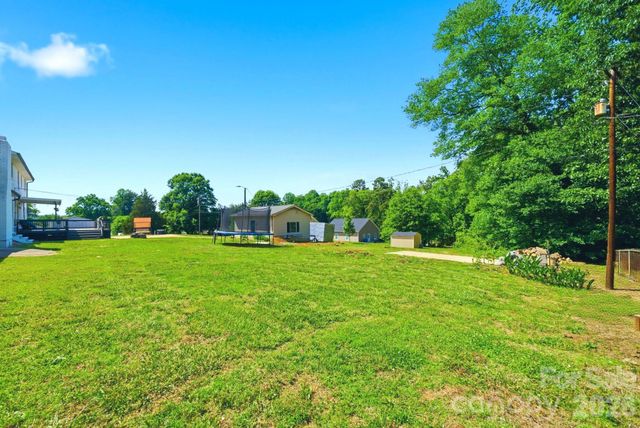 701 E Iowa Avenue, Bessemer City, NC 28016
