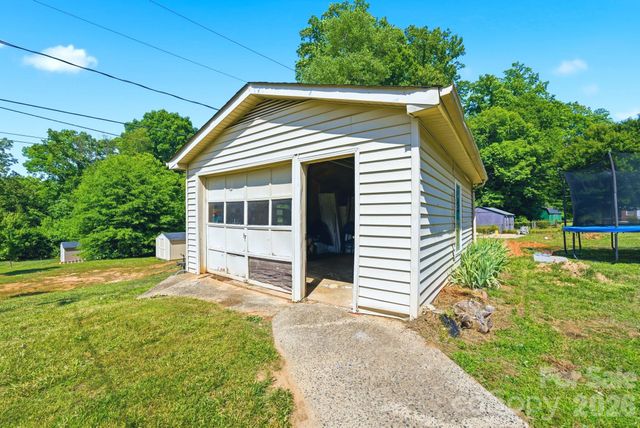 701 E Iowa Avenue, Bessemer City, NC 28016