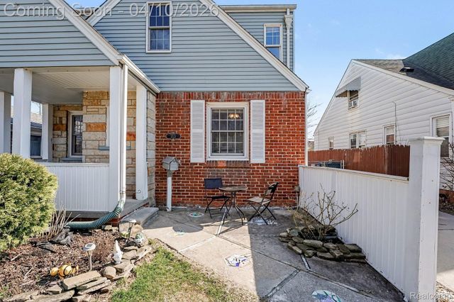 713 Riverbank Street, Lincoln Park, MI 48146