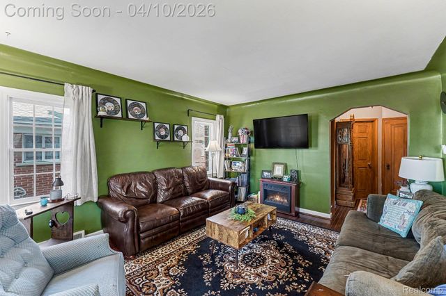 713 Riverbank Street, Lincoln Park, MI 48146