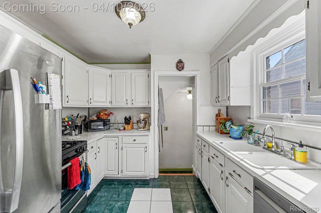713 Riverbank Street, Lincoln Park, MI 48146