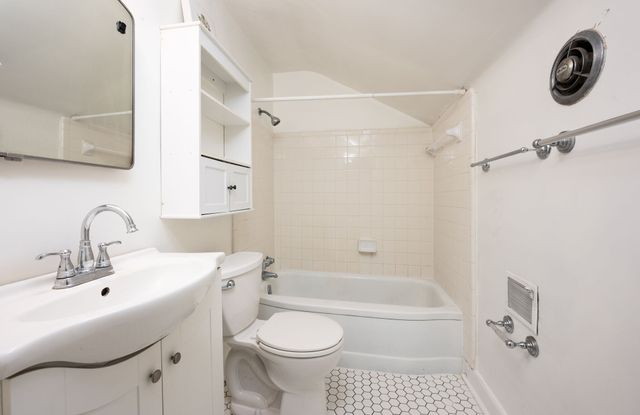 1501 Clayton Ave B-Upstairs, Nashville, TN 37212