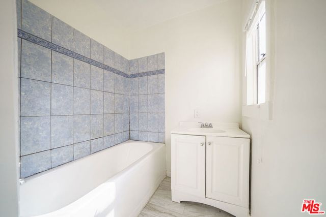 431 E 41st Place, Los Angeles, CA 90011