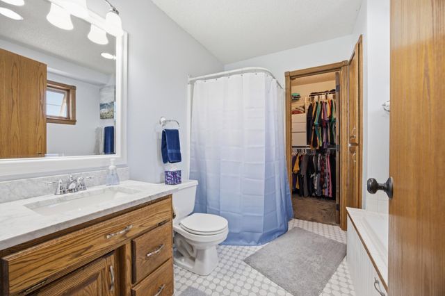 3921 5th Street S, Moorhead, MN 56560