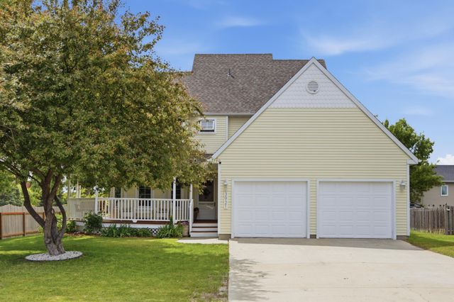 3921 5th Street S, Moorhead, MN 56560