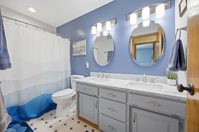 3921 5th Street S, Moorhead, MN 56560