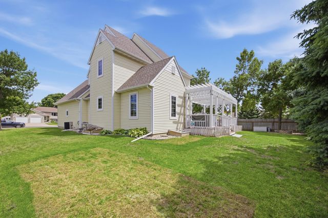 3921 5th Street S, Moorhead, MN 56560
