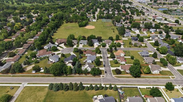 3921 5th Street S, Moorhead, MN 56560