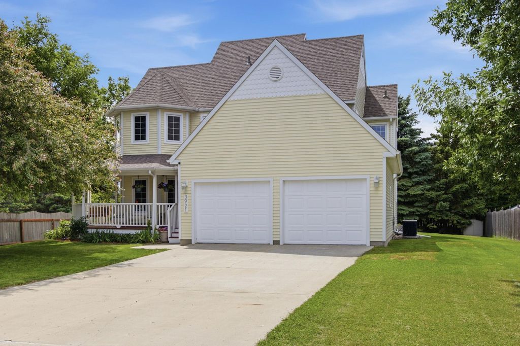3921 5th Street S, Moorhead, MN 56560