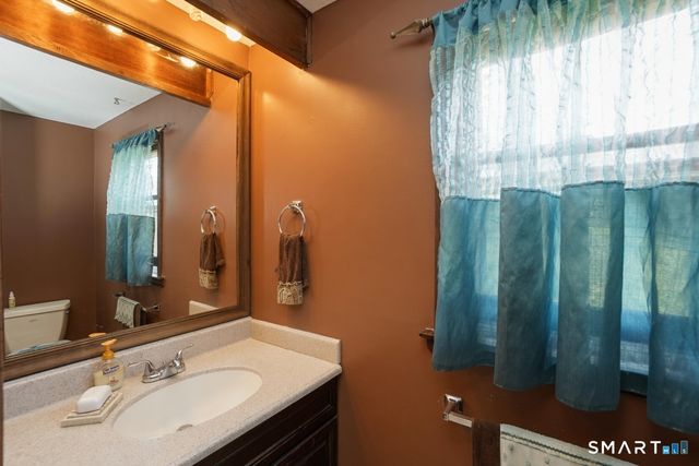 6 Tiffany Lane, Bloomfield, CT 06002
