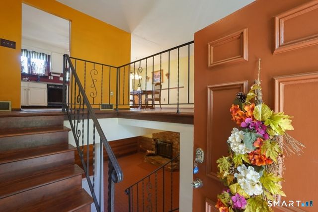 6 Tiffany Lane, Bloomfield, CT 06002