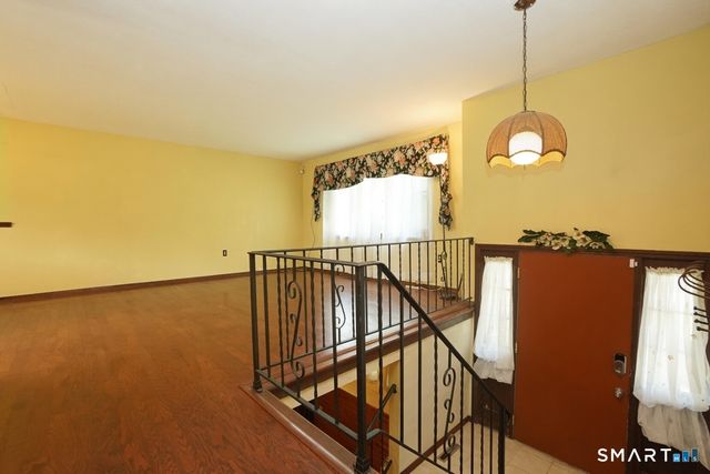 6 Tiffany Lane, Bloomfield, CT 06002