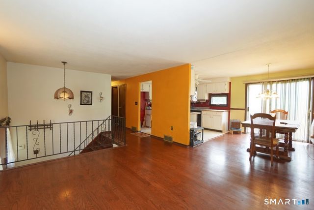 6 Tiffany Lane, Bloomfield, CT 06002
