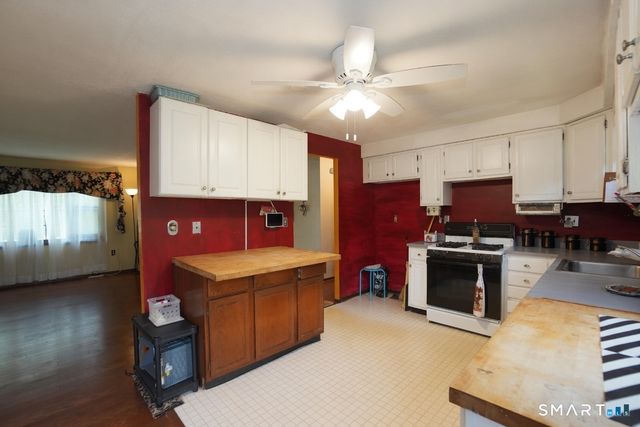 6 Tiffany Lane, Bloomfield, CT 06002