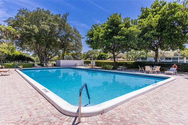 3090 N Course Dr 709, Pompano Beach, FL 33069