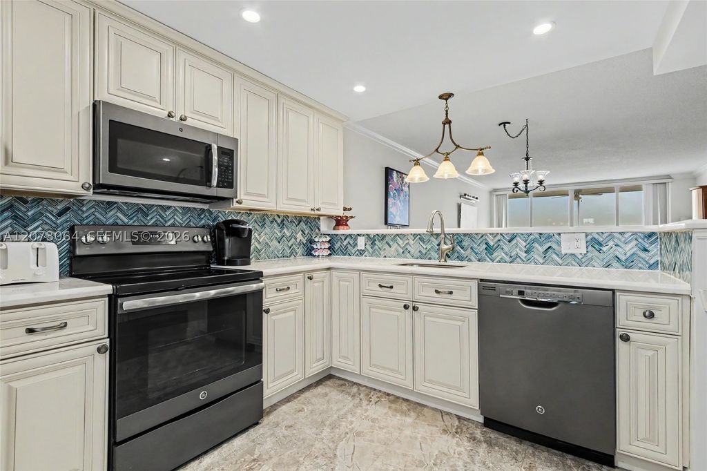 3090 N Course Dr 709, Pompano Beach, FL 33069