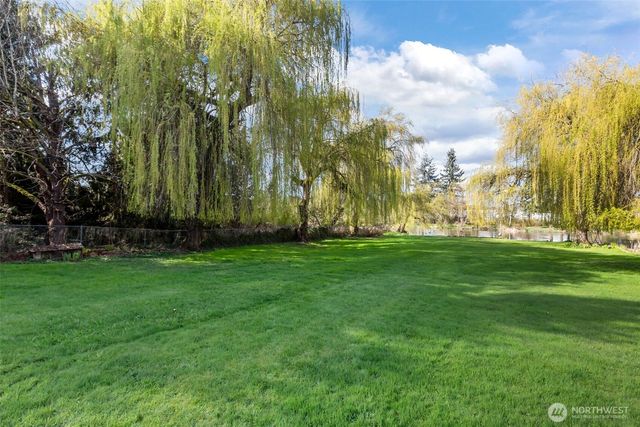 17050 70th Avenue NE, Kenmore, WA 98028